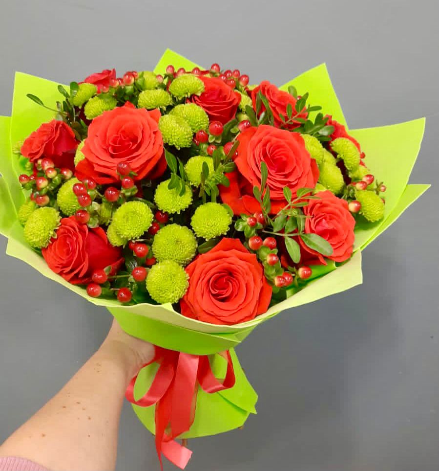 Букет цветов из: Хризантемы и Розы в Новосемейкино