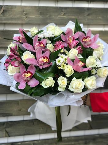 Букет цветов из: Розы и Хризантемы в Новосемейкино