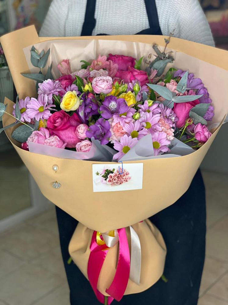 Букет цветов из: Хризантемы, Гвоздики и Альстромерии в Новосемейкино