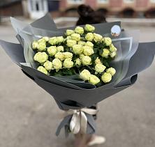 Букет Белые кустовые розы Солинеро в Новосемейкино