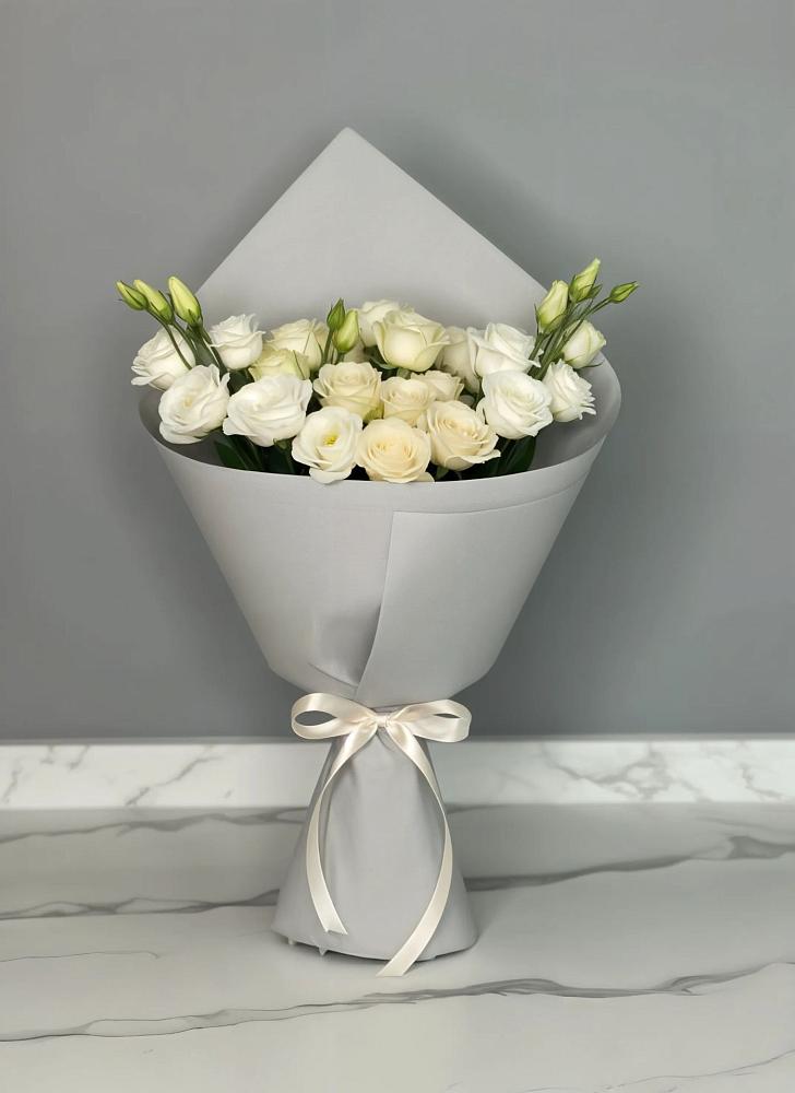 Букет цветов из: Розы и Лизиантусы в Новосемейкино