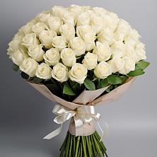 Букет 101 беля роза Белоснежка в Новосемейкино