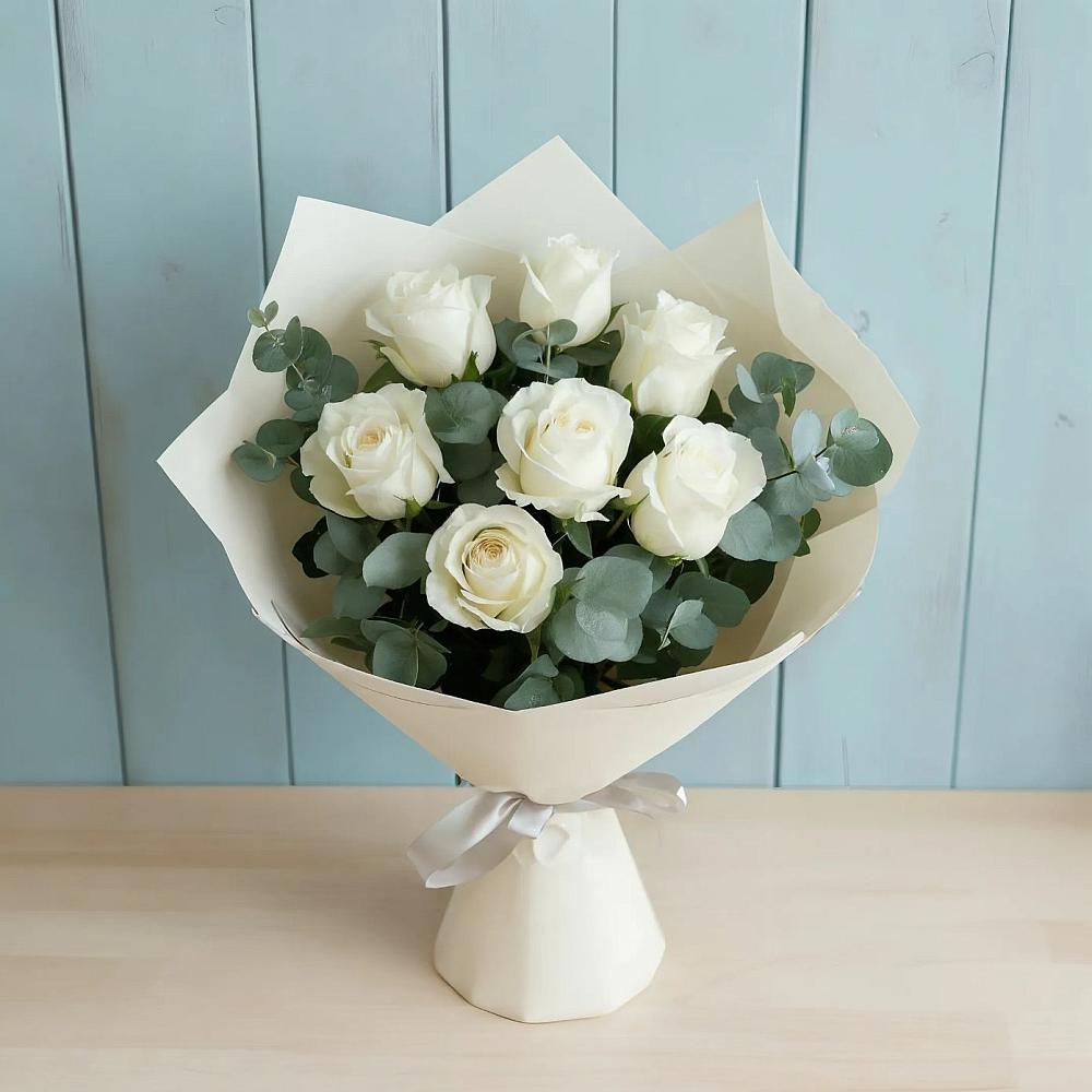 Букет Белые розы в Эвкалипте в Новосемейкино