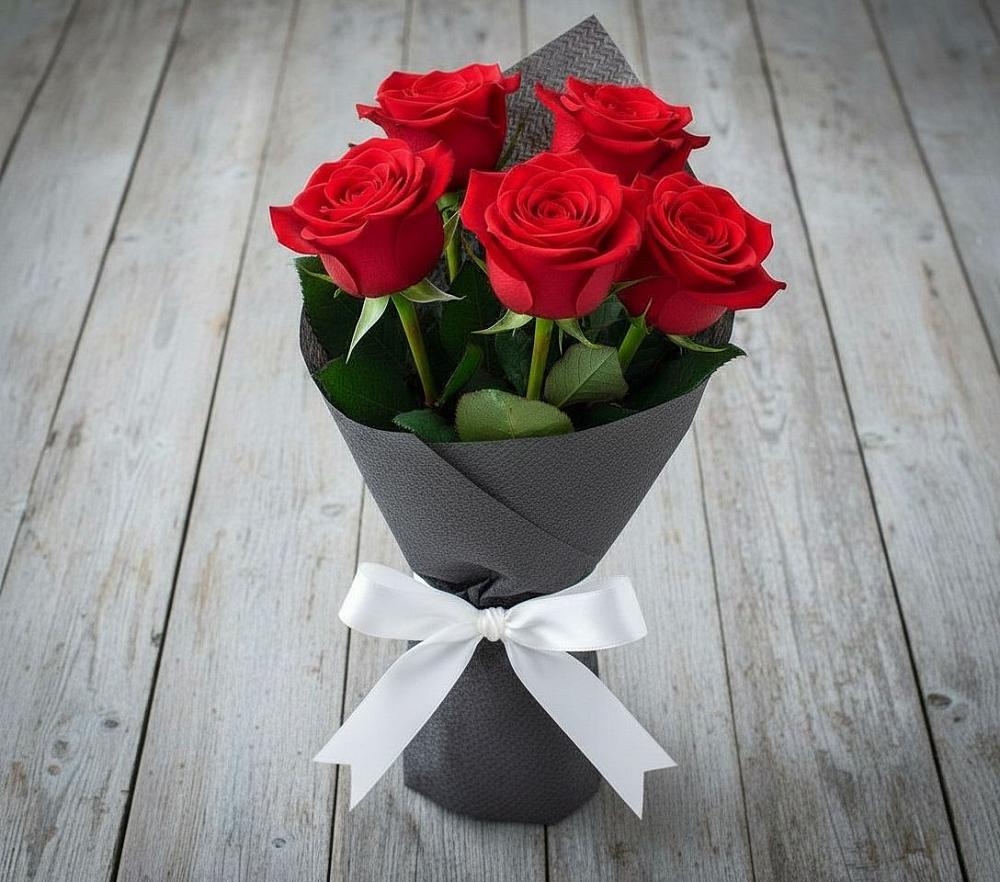 Букет 5 Красных роз Эдлесс Лав в Новосемейкино