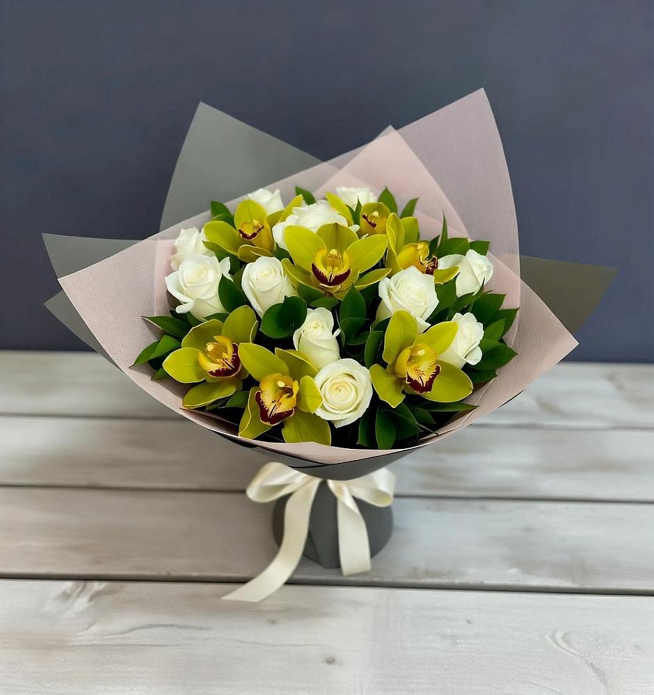 Букет цветов из: Орхидеи и Розы в Новосемейкино